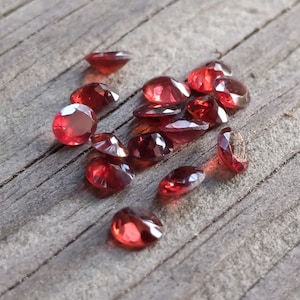 MOZAMBIQUE GARNET GEMSTONE 2.60Ct Top Quality Deep Color Garnet Oval Shape Perfect Ring Size Jewelry Making Loose Garnet Gemstone 10x8x4MM