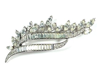 Vintage Crown Trifari Signed Crystal Baguette Pave Round Marquise Swoosh Brooch Pin Excellent Cond