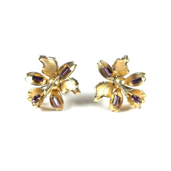 Retro Lily Style Gold Tone Flower Screw Back Amet… - image 1