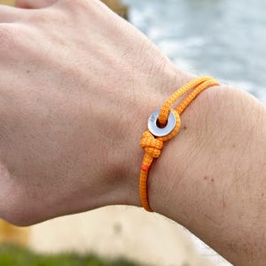 Bracelet à dés de voile argent et coucher de soleil - Corde noire durable pour les passionnés de voile