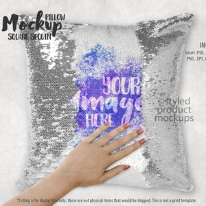 Maqueta de almohada con lentejuelas cuadradas de sublimación de tinta con mano / Agregue su propia imagen y fondo / Maqueta de marco de Canva