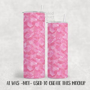K&ouml;nnte beinhalten: Zwei rosa Glitzerbecher mit geometrischem Muster und silbernen Strohhalmen. Die Becher sind zylindrisch und haben ein gl&auml;nzendes, strukturiertes Aussehen. Der Text "AI WAS -NOT- USED TO CREATE THIS MOCKUP" befindet sich unten.