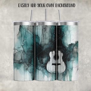 Peut inclure: Trois gobelets en acier inoxydable avec couvercles et pailles. Les gobelets pr&eacute;sentent un motif abstrait turquoise et noir avec une silhouette de guitare blanche. Le texte "EASILY ADD YOUR OWN BACKGROUND" est en haut.