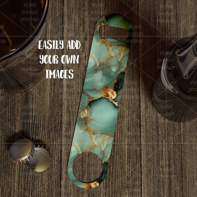K&ouml;nnte beinhalten: Ein teal- und goldfarbener Flaschen&ouml;ffner mit Marmormuster. Der &Ouml;ffner hat unten eine Schlaufe und oben einen Flaschen&ouml;ffner. Der Text "EASILY ADD YOUR OWN IMAGES" ist im Bild sichtbar.