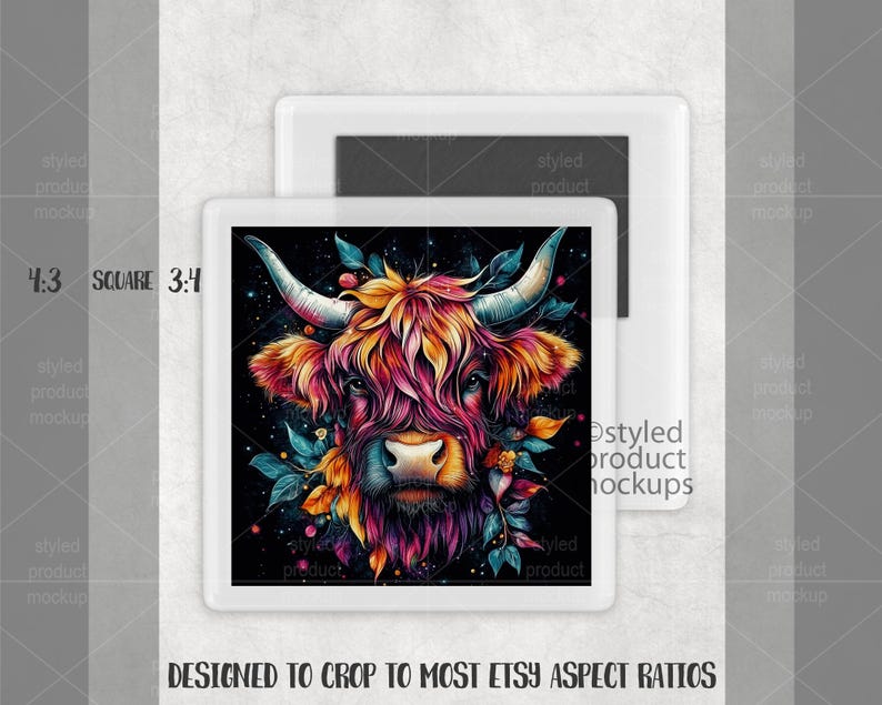 Puede incluir: Una impresi&oacute;n de arte digital de una vaca de las Tierras Altas, con colores vibrantes como rosa, naranja y azul. La obra de arte se muestra en una tableta blanca, dise&ntilde;ada para adaptarse a varias proporciones de Etsy. La vaca tiene cuernos grandes y est&aacute; rodeada de elementos florales.