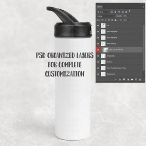 Może przedstawiać: Biała butelka na wodę z czarną pokrywką i otwieranym dzi&oacute;bkiem. Na butelce znajduje się czarny napis "PSD ORGANIZED LAYERS FOR COMPLETE CUSTOMIZATION". W tle widoczny jest interfejs cyfrowy z warstwami.