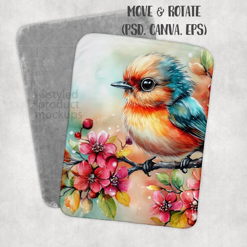 Peut inclure: Une couverture douce avec une peinture &agrave; l'aquarelle d'un oiseau color&eacute; perch&eacute; sur une branche avec des fleurs roses. L'oiseau a des plumes orange, bleues et jaunes. La couverture est blanche avec un dos gris. Le texte "MOVE & ROTATE (PSD, CANVA, EPS)" est visible.