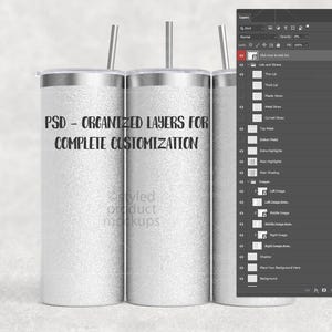 Peut inclure: Trois gobelets argent&eacute;s recouverts de paillettes avec couvercles et pailles. Les gobelets portent l'inscription "PSD - ORGANIZED LAYERS FOR COMPLETE CUSTOMIZATION". L'image montre &eacute;galement un panneau de calques Photoshop.