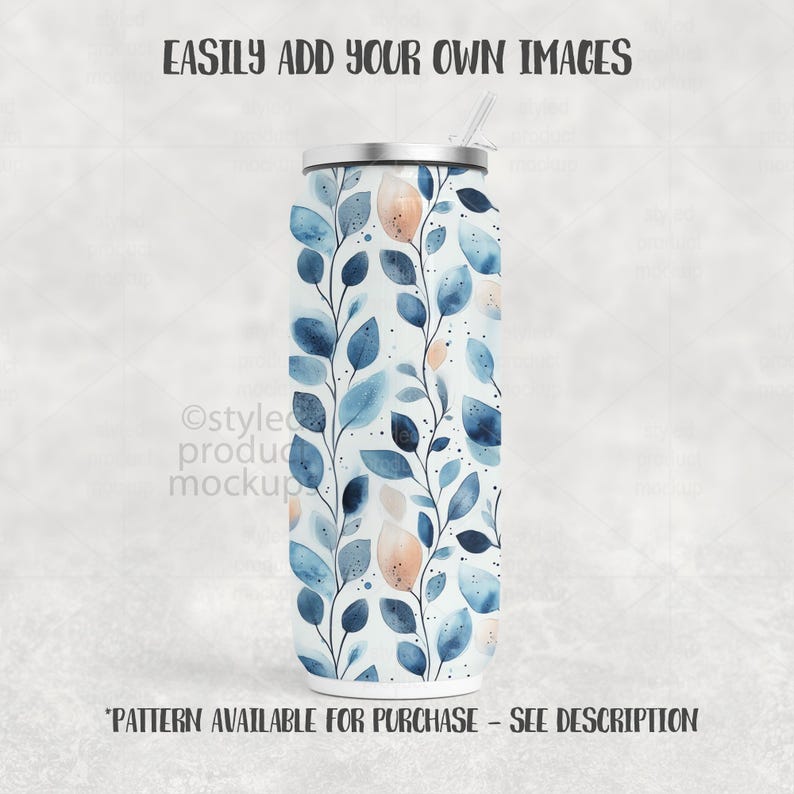Puede incluir: Un vaso de acero inoxidable con un dise&ntilde;o floral de hojas azules y melocot&oacute;n sobre un fondo blanco. Tiene una tapa plateada y una pajita transparente. El texto en la parte superior dice "EASILY ADD YOUR OWN IMAGES".