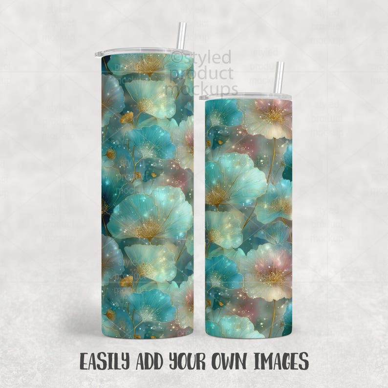 K&ouml;nnte beinhalten: Zwei Trinkbecher mit Blumendekor, Deckeln und Strohhalmen. Das Design zeigt gro&szlig;e, stilisierte Blumen in T&uuml;rkis-, Gold- und Rosat&ouml;nen. Der Text "EASILY ADD YOUR OWN IMAGES" steht unten.