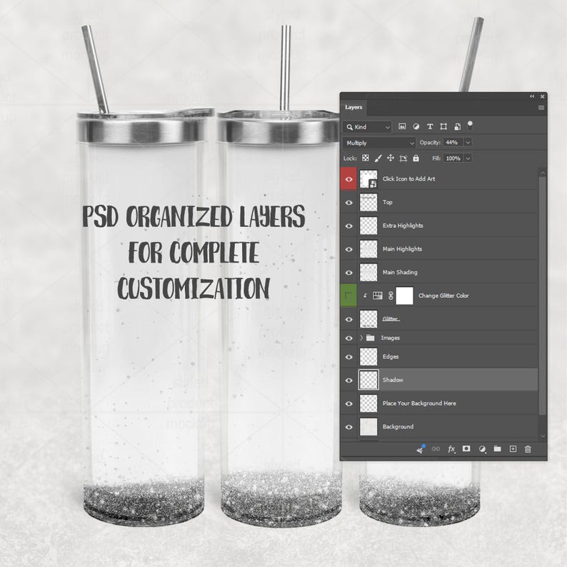 Op de afbeelding: Twee heldere, cilindrische bekers met zilveren deksels en rietjes, gevuld met zilveren glitter. De tekst "PSD ORGANIZED LAYERS FOR COMPLETE CUSTOMIZATION" wordt links weergegeven. Een Photoshop-lagenpaneel is rechts zichtbaar.