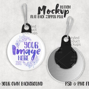 Könnte beinhalten: Ein weißer runder Knopf mit einem violetten Aquarell-Blumenmuster und dem Text "YOUR Image HERE". Der Knopf ist an einem schwarzen Reißverschluss-Zipper mit einer silbernen Schlaufe befestigt.