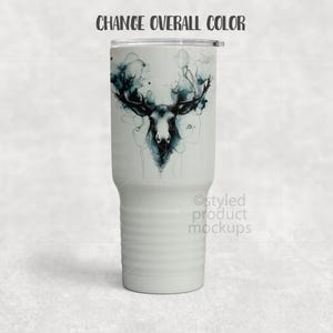 K&ouml;nnte beinhalten: Ein Set aus drei Keramikbechern mit gesprenkelter, matter Oberfl&auml;che. Jeder Becher hat eine andere Farbe: Hellblau, Creme und Grau. Die Becher haben ein schlichtes, modernes Design und einen bequemen Griff.
