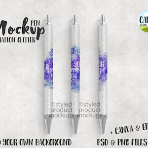 Könnte beinhalten: Drei silberne Glitzer-Stifte vor weißem Hintergrund. Die Stifte haben ein blaues und violettes Aquarell-Design mit dem Text "Your Name" darauf. Der Text "Mockup Sublimation Glitter Pen" befindet sich oben im Bild.