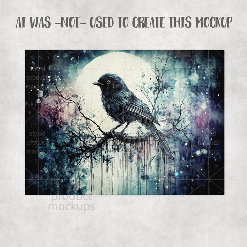 Puede incluir: Impresi&oacute;n de arte digital que representa un p&aacute;jaro negro posado en una rama contra un fondo de luna llena y cielo estrellado. La obra de arte tiene un efecto de acuarela con tonos azules, morados y blancos. El texto "AI WAS -NOT- USED TO CREATE THIS MOCKUP" est&aacute; en la parte superior.