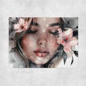 Puede incluir: Un rompecabezas que presenta un retrato en acuarela de una mujer con los ojos cerrados, adornado con flores rosas y hojas de color verde oscuro. Las piezas del rompecabezas son visibles, y la paleta de colores es suave y apagada.