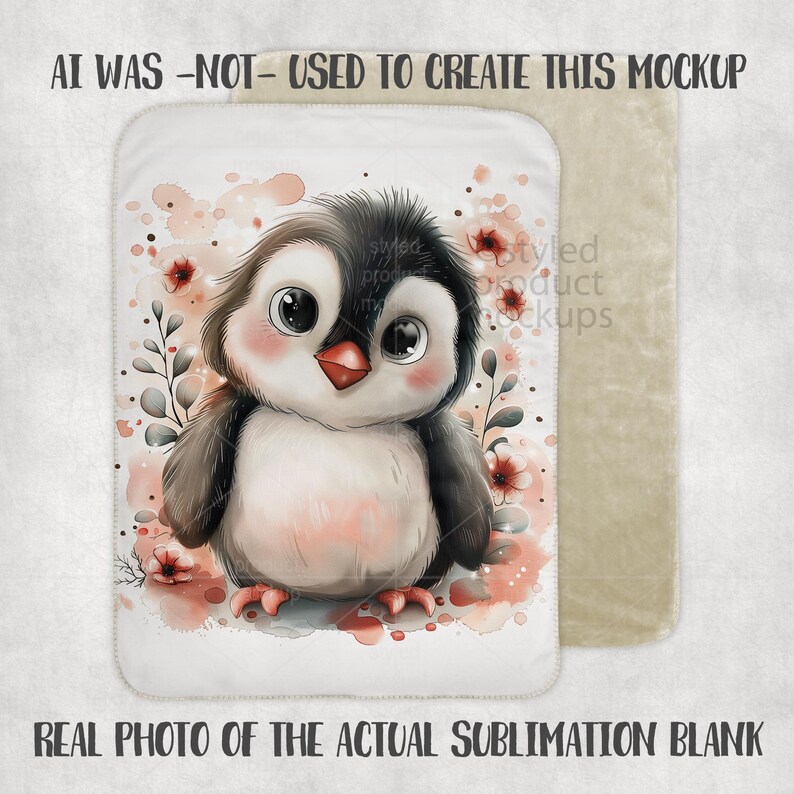 Peut inclure: Une couverture de sublimation blanche avec une illustration d'un mignon petit pingouin entour&eacute; de fleurs roses et de verdure. Le texte "AI WAS -NOT- USED TO CREATE THIS MOCKUP" et "REAL PHOTO OF THE ACTUAL SUBLIMATION BLANK" sont visibles.