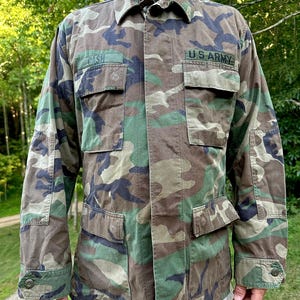 Vintage U.S. Army BDU Jacke: Woodland Camo Militär Feldmantel, Mittellang