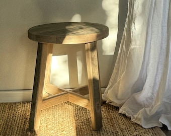 Old wood stool, rustic stool, bedside table, antic stool, handmade oak stool, solid wood, bathroom, bath tub stool