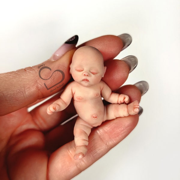 Bébé endormi miniature en silicone solide Nena 5 cm (2")