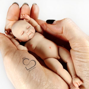 Solid silicone miniature sleeping baby boy Leo 11,6 cm image 3