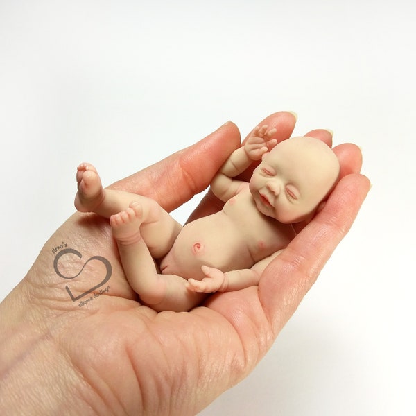 Stevig siliconen miniatuur slapend babymeisje Luna 11,6 cm