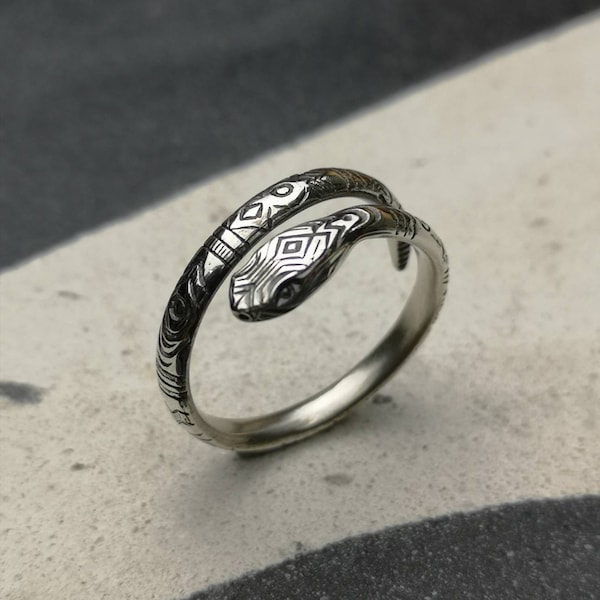 Unisex Solid Silver Mayan engraved detail snake ring