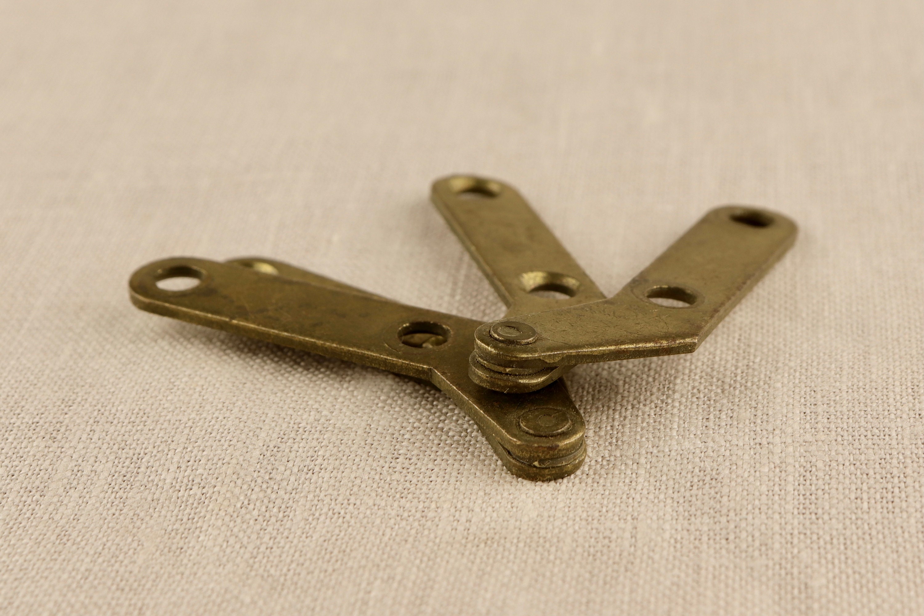 Vintage Solid Brass 135 degree pivot hinge. DrawerYb Etsy Nederland