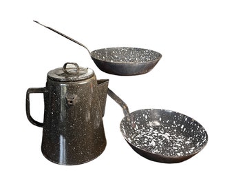 Juego de sartenes de esmalte moteado Graniteware para fogatas de 8.25 pulgadas y cafetera.