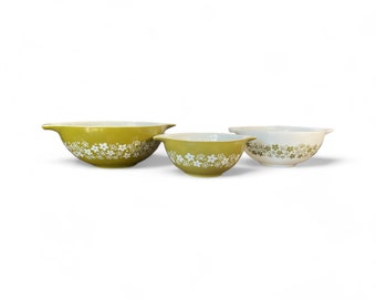 Pyrex Spring Blossom Crazy Daisy Cinderella Mixing Bowls Nesting Set Of 3-  1.5 qt, 2.5 qt and 4 qt