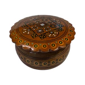 Carved Wooden Trinket Box 5” Round x 2.25” Tall – Mandala Design – India