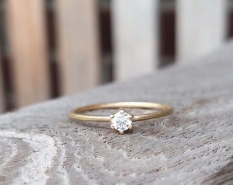 DELICATE DIAMOND - handmade engagement ring in 750 rose gold with claw setting