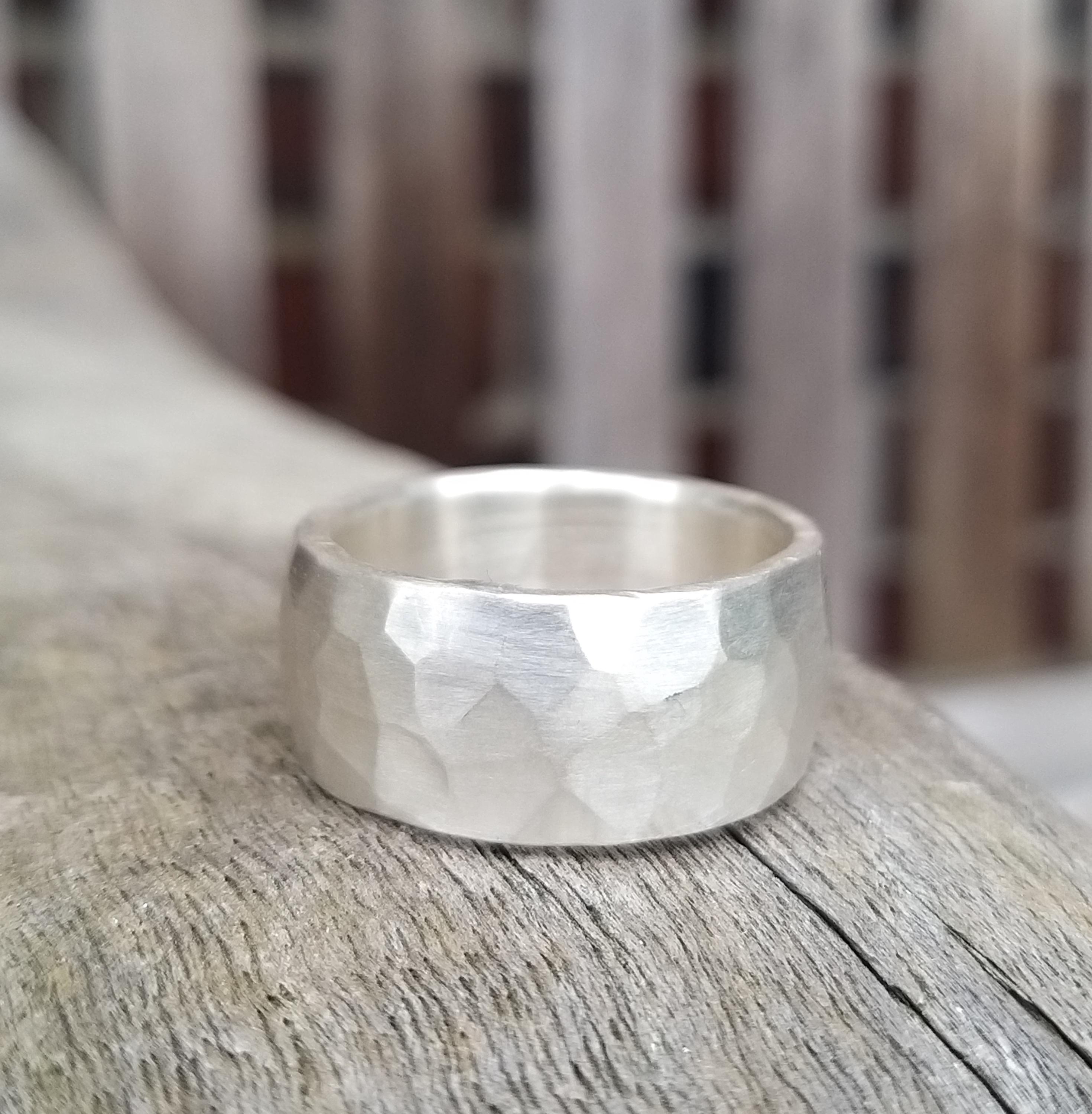 Anillo Alianza Plata 11EW0530 Con Acabado Martillado