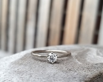 WHITE & BRILLIANT - individual, handcrafted engagement ring in white gold with large diamond in claw setting