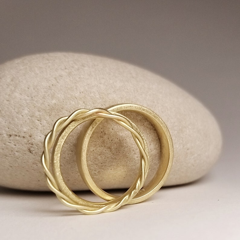 Ehering Set Gerade & Gerundet in Gelbgold mit Beisteckring Verkordelt Bild 5