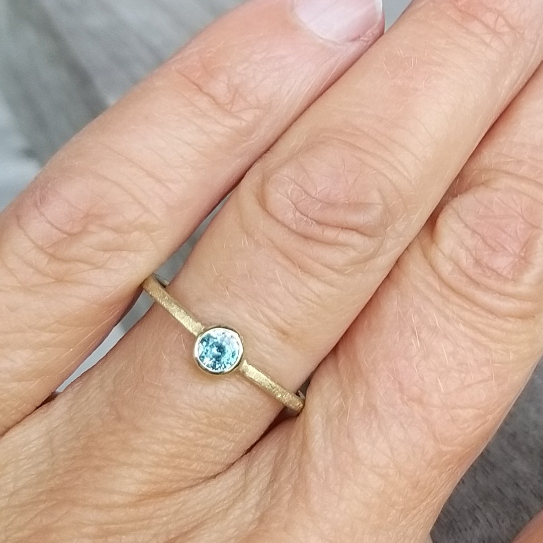 45 SIMPLE & BLUE - Gold Engagement Ring - Light Blue, Clear Shape ...