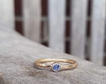 VR6 SAPPHIRE & ROSE GOLD – Gold Engagement Ring – simple, slim, individual proposal ring, sapphire ring handmade in Hamburg