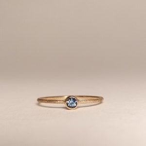 AQUAMARINE & ROSÉ - delicate and fine engagement ring in rose gold