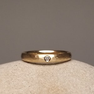 ROSE & BRILLANT schlichter Verlobungsring in Roségold Brillantring mit Hammerschlag Bild 9