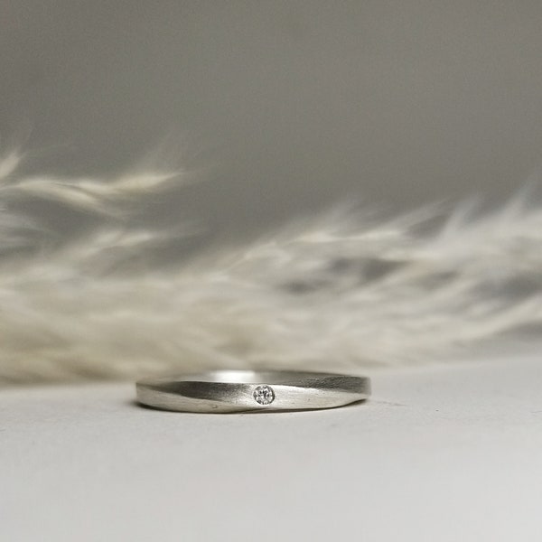 VS13 MÖBIUS & SILVER – individual engagement ring in silver Möbius ring with diamond – handmade, simple, stacking ring