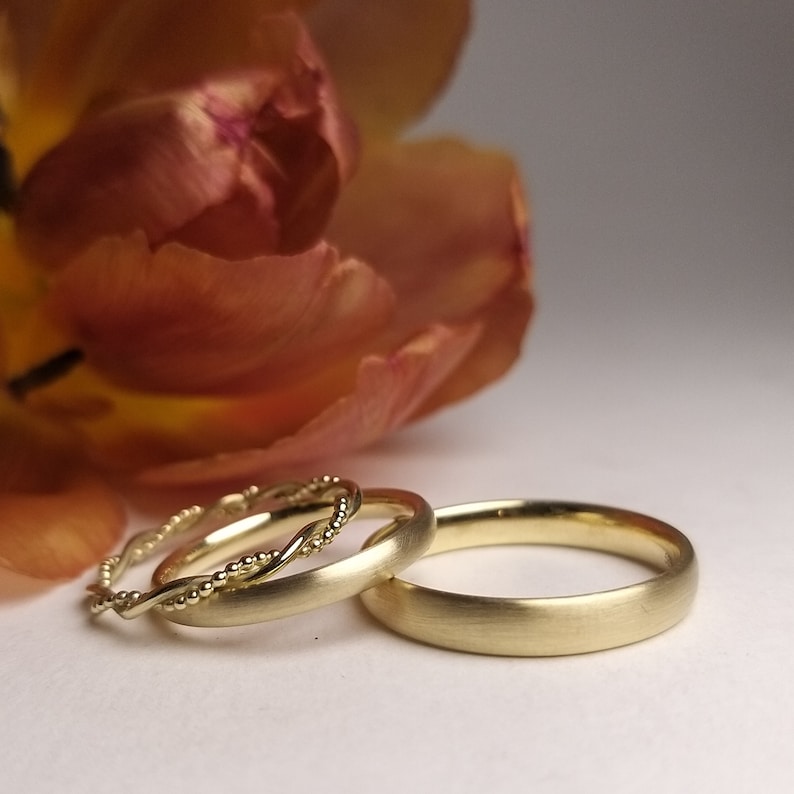ROMANTISCHES Ring Set Wir zwei in Gold schlichte, edle Eheringe, Trauringe mit Kordelring WIR ZWEI Bild 1
