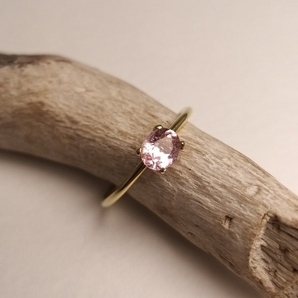 UNIQUE engagement ring in yellow gold with pink tourmaline in 4-claw setting - unique piece
