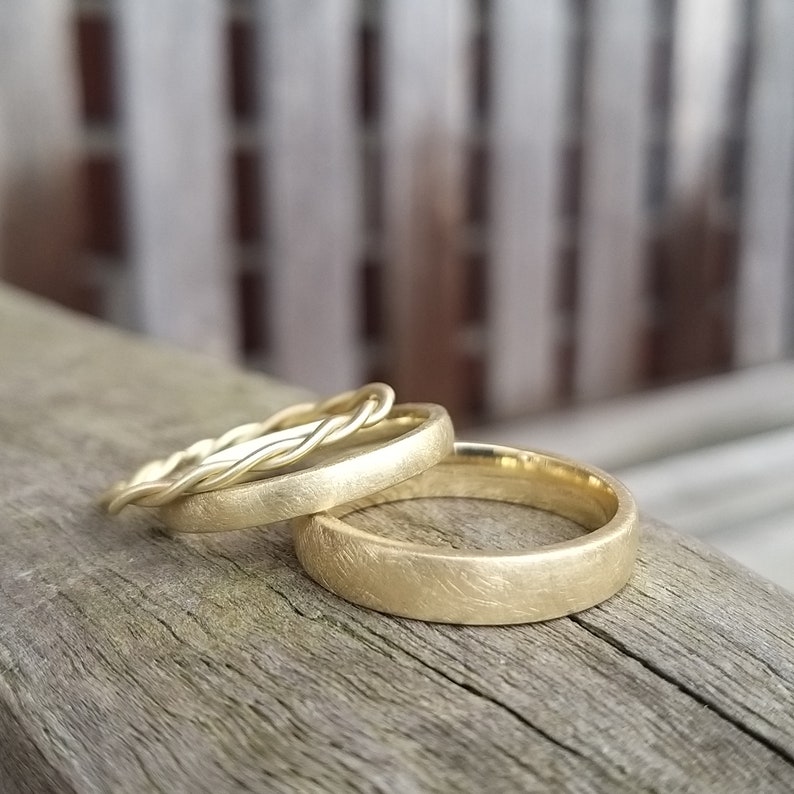 Ehering Set Gerade & Gerundet in Gelbgold mit Beisteckring Verkordelt Bild 7