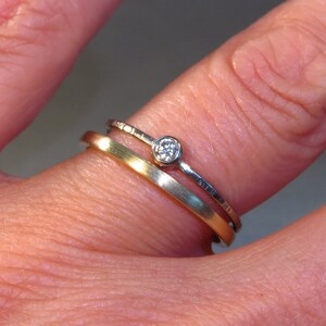 BRILLANT & WEISSGOLD zarter, handgearbeiteter Verlobungsring mit Brillant Bild 5