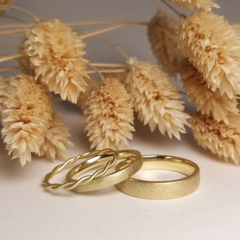 Ehering Set Gerade & Gerundet in Gelbgold mit Beisteckring Verkordelt Bild 6