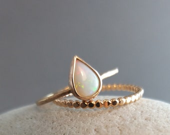 OPAL & ROSÉGOLD 750 - zarter, individueller Verlobungsring mit Opal in Tropfenform, Opalring