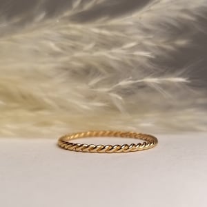 romantic, delicate cord ring insert ring in yellow gold, rose gold and red gold