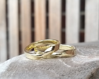 INFINITE & ALIVE - Möbius Wedding Rings