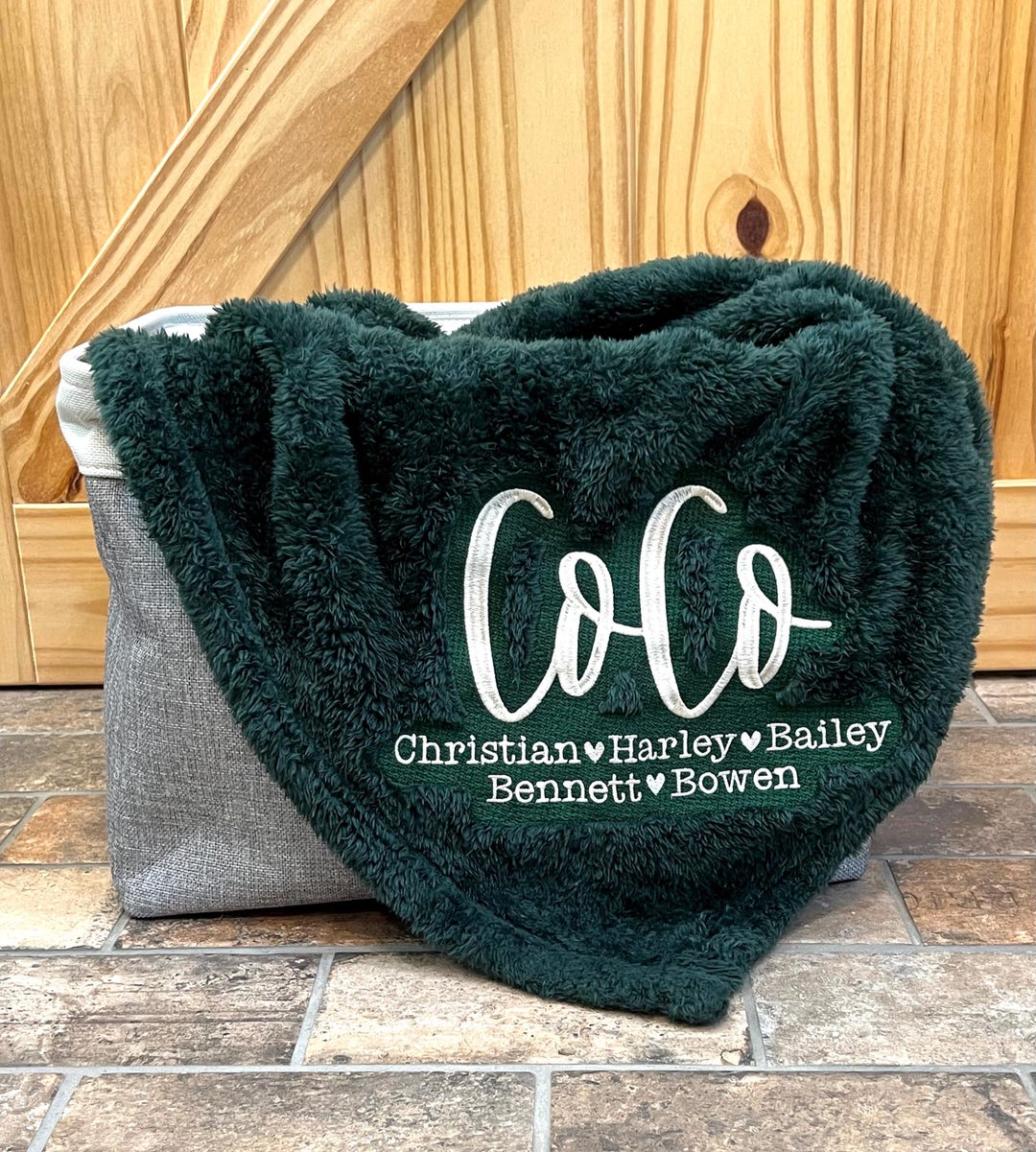A Big Hug From Me - Family Personalized Custom Blanket - Mother's Day, Gift For Mom, Grandma