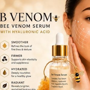 K&ouml;nnte beinhalten: Eine klare Glasflasche mit B Venom Bienenvenum-Serum mit Hyalurons&auml;ure, ausgestattet mit einem goldenen Verschluss und einer wei&szlig;en Pipette. Ein kleiner Bienenanh&auml;nger h&auml;ngt an einer Schnur um den Flaschenhals. Das Etikett listet die Inhaltsstoffe auf.